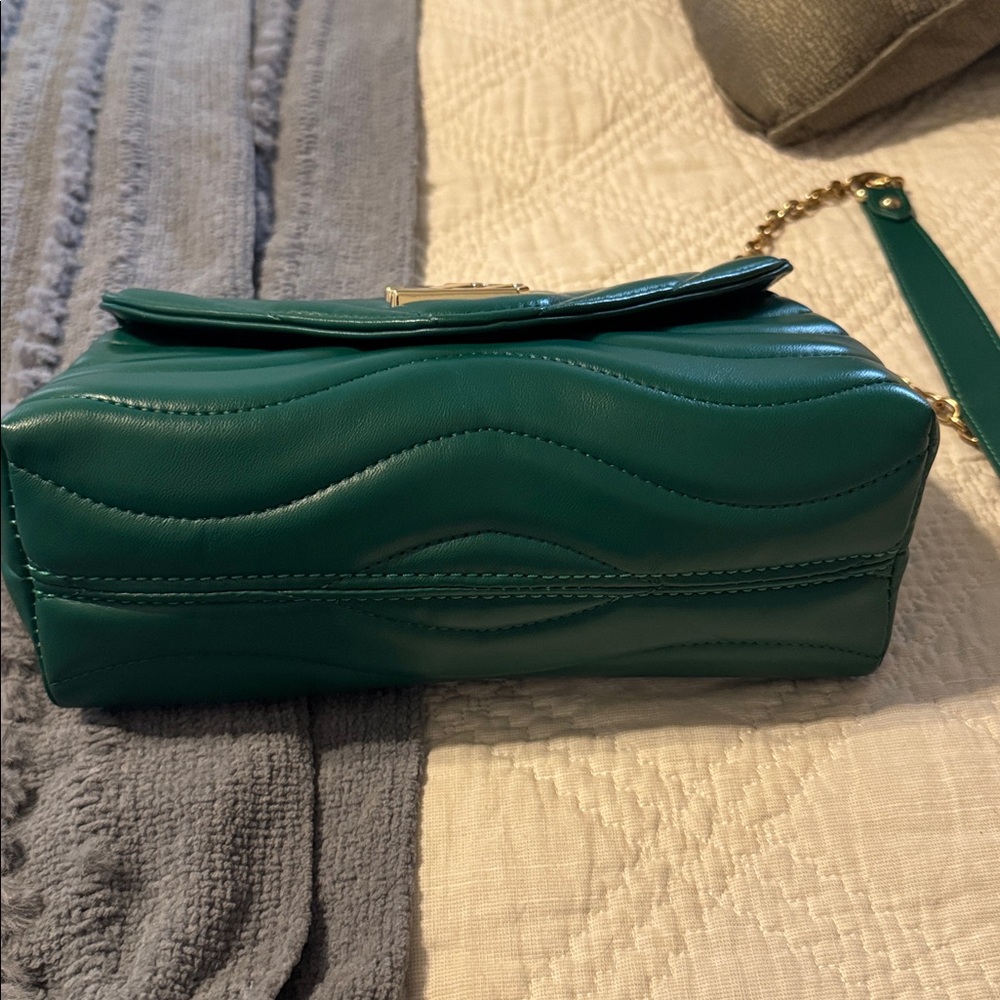 Quilted Crossbody - Picture 4 of 6